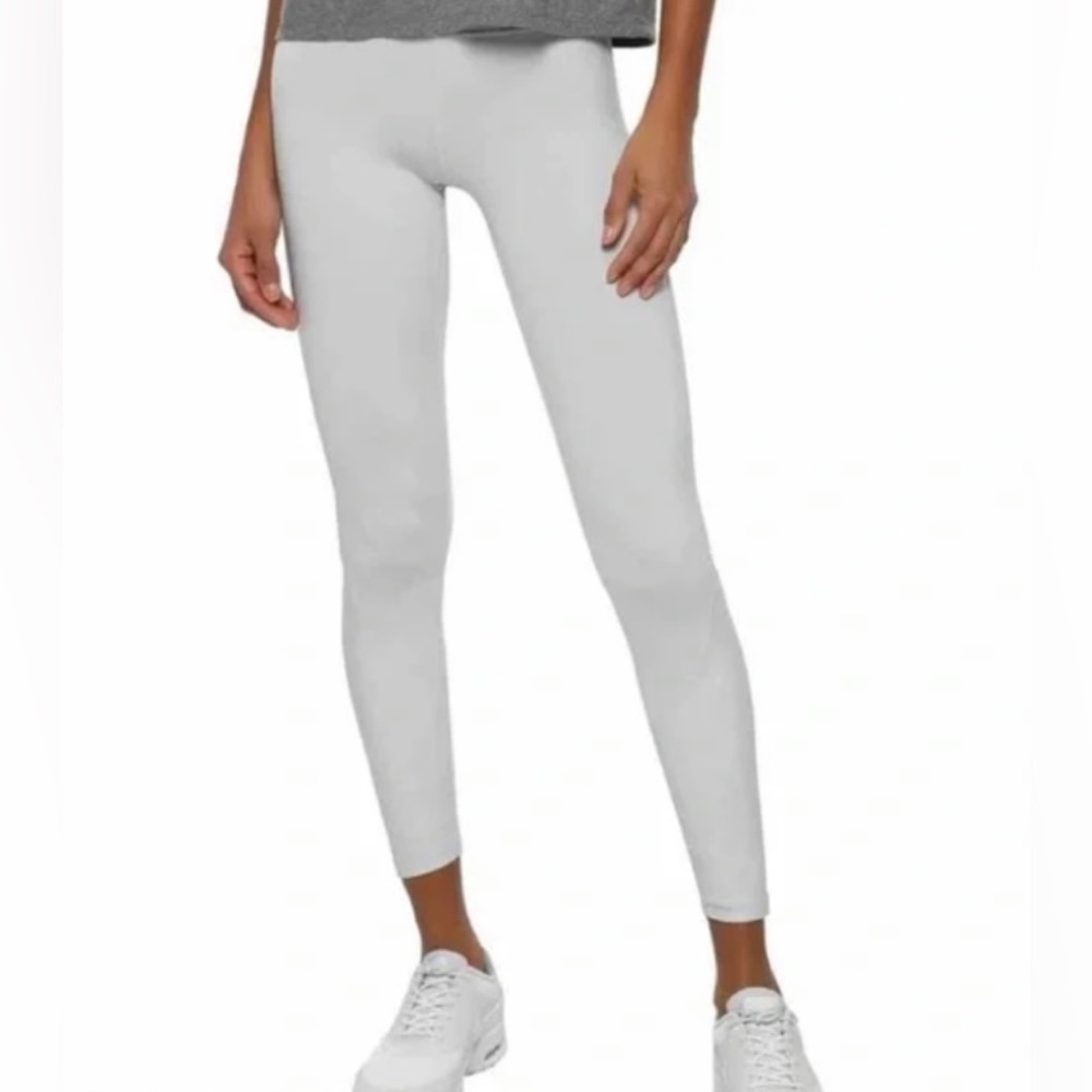 🤍NEW IRIS & INK // REVOLVE LEGGINGS - Picture 1 of 6